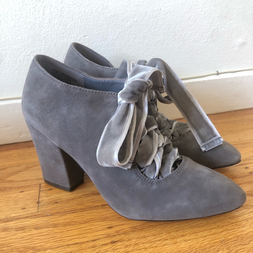 Nine West Sweeorn Grey Suede Block Heel Lace Up Booties 6.5 NWOT